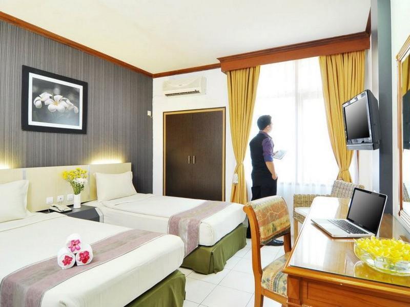 Hotel Cirebon Plaza Exteriör bild
